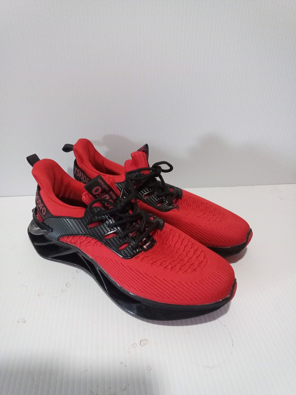 TSIOdfo men's athletic sneakers low top lace-up red/black US 10.5